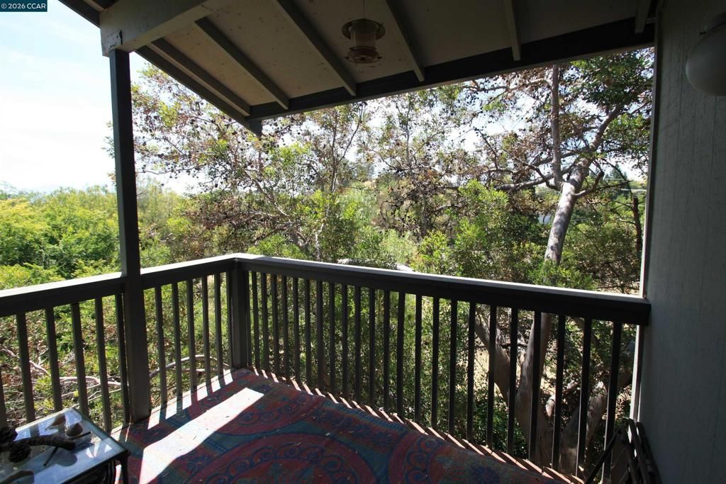 Image 10 of property listing at 1506 Ashwood Dr, Martinez, CA 94553