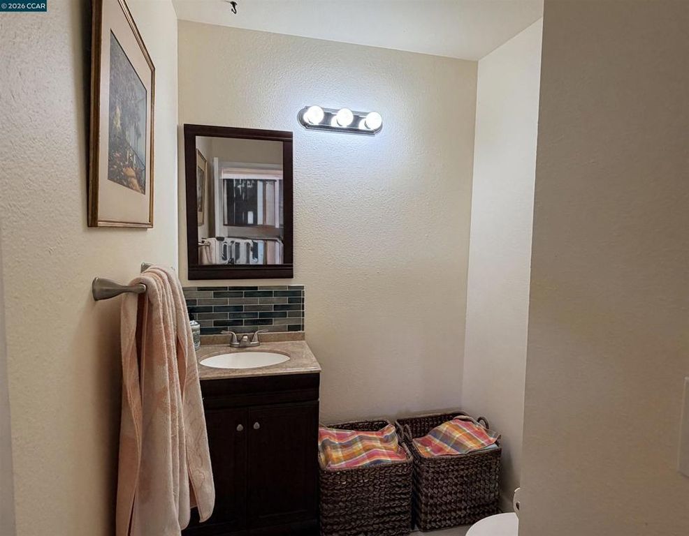 Image 13 of property listing at 1506 Ashwood Dr, Martinez, CA 94553