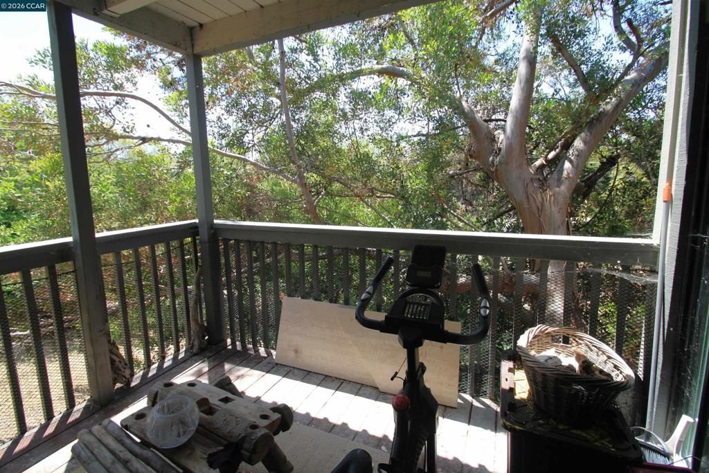 Image 16 of property listing at 1506 Ashwood Dr, Martinez, CA 94553