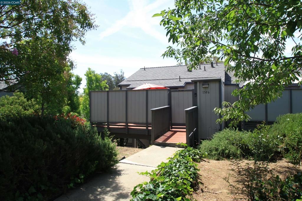 Image 2 of property listing at 1506 Ashwood Dr, Martinez, CA 94553