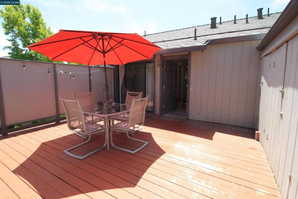 Image 3 of property listing at 1506 Ashwood Dr, Martinez, CA 94553