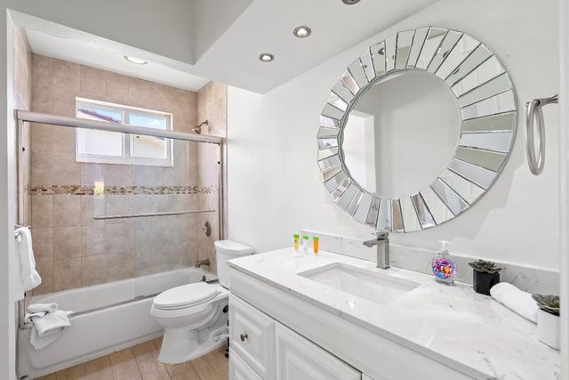 5300 NE 26 Avenue, Fort Lauderdale, FL 33308