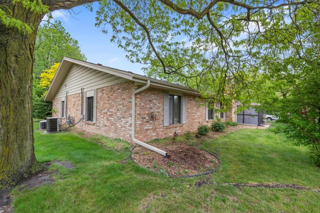 2252 Country Lane, Minnetonka, MN 55305