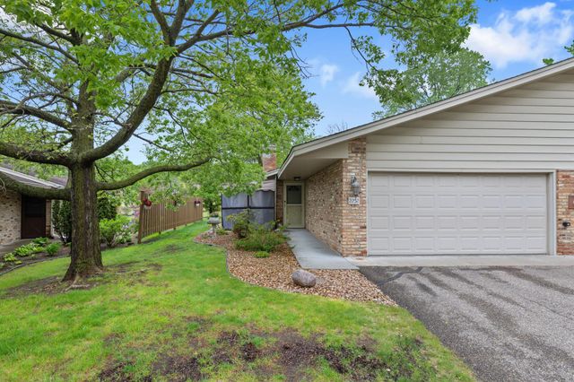 2252 Country Lane, Minnetonka, MN 55305
