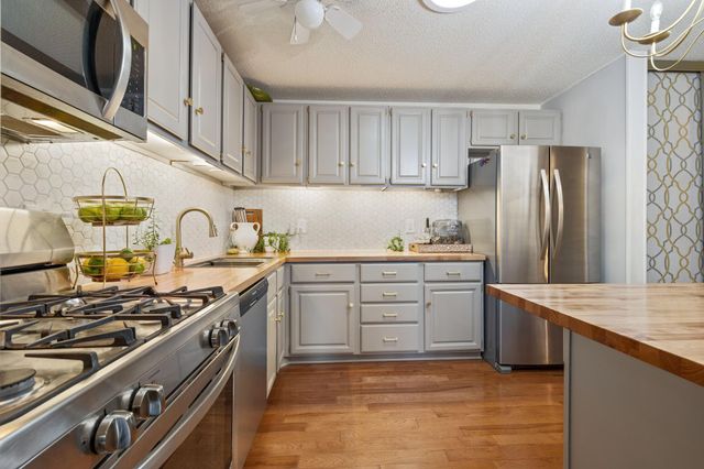 2252 Country Lane, Minnetonka, MN 55305