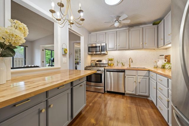 2252 Country Lane, Minnetonka, MN 55305