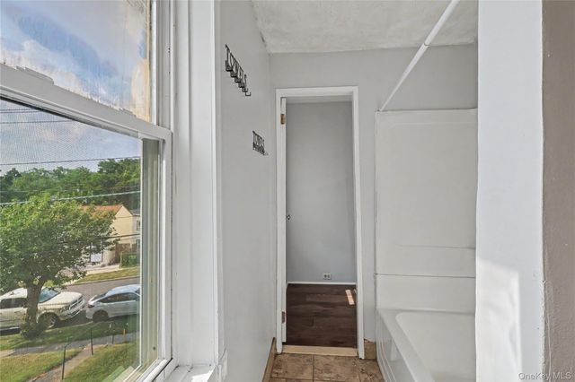 39 Spruce St, Poughkeepsie, NY 12601