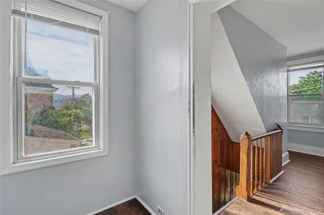 39 Spruce St, Poughkeepsie, NY 12601