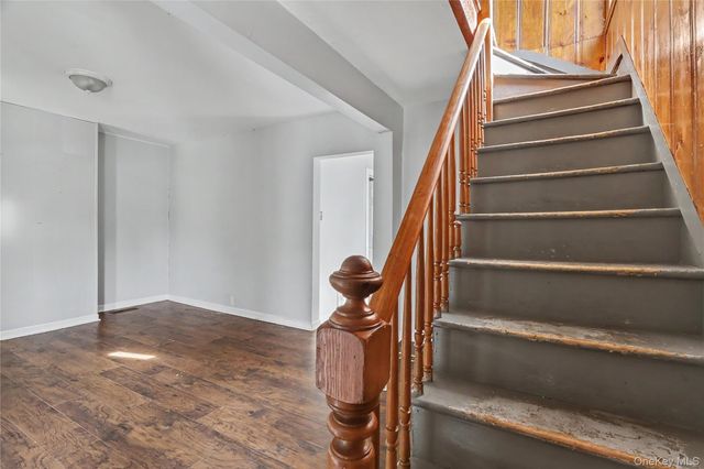 39 Spruce St, Poughkeepsie, NY 12601