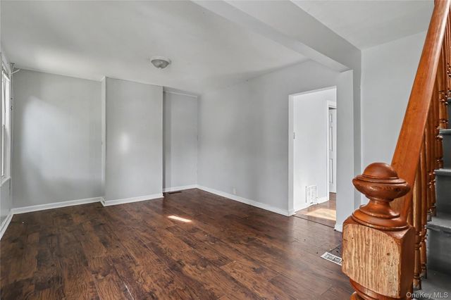 39 Spruce St, Poughkeepsie, NY 12601