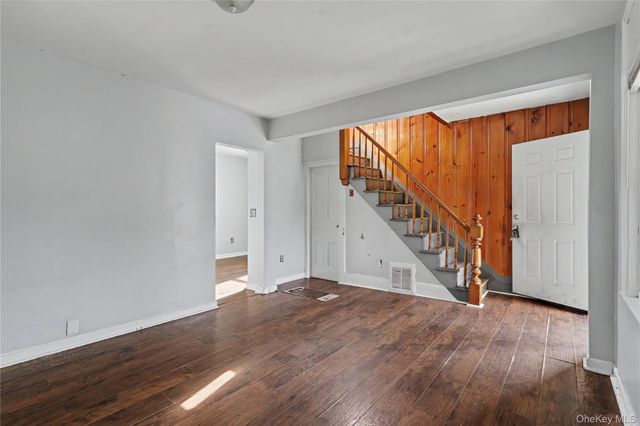 39 Spruce St, Poughkeepsie, NY 12601