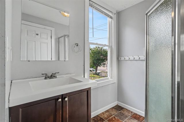 39 Spruce St, Poughkeepsie, NY 12601