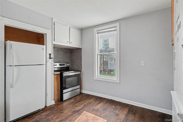 39 Spruce St, Poughkeepsie, NY 12601