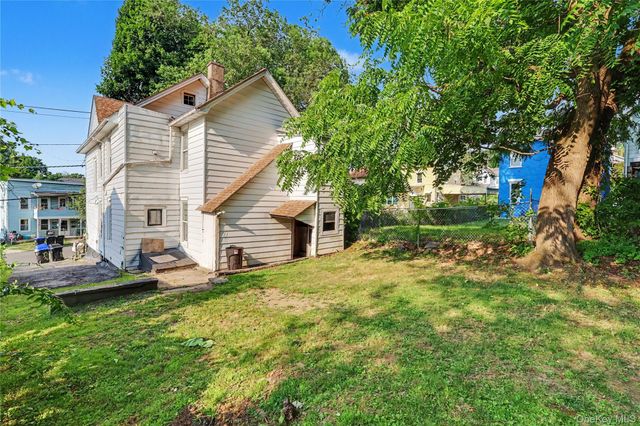 39 Spruce St, Poughkeepsie, NY 12601