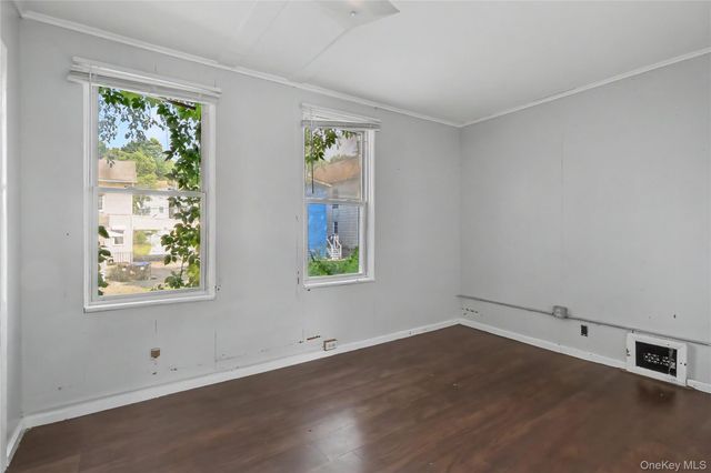 39 Spruce St, Poughkeepsie, NY 12601