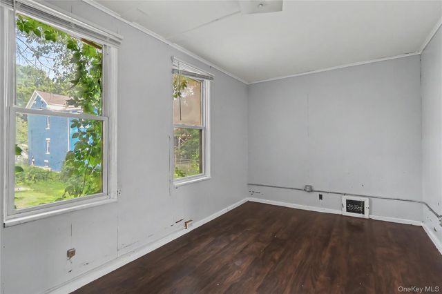 39 Spruce St, Poughkeepsie, NY 12601