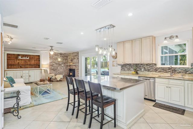 424 Dracena Way, Gulf Breeze, FL 32561