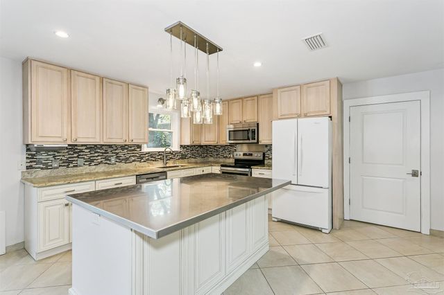 424 Dracena Way, Gulf Breeze, FL 32561