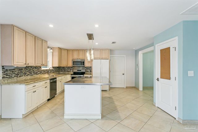 424 Dracena Way, Gulf Breeze, FL 32561