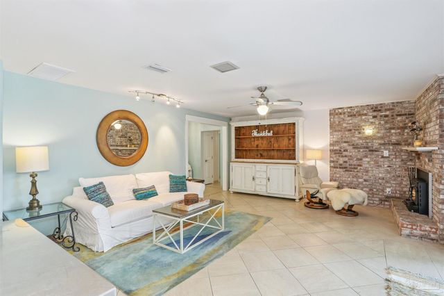 424 Dracena Way, Gulf Breeze, FL 32561