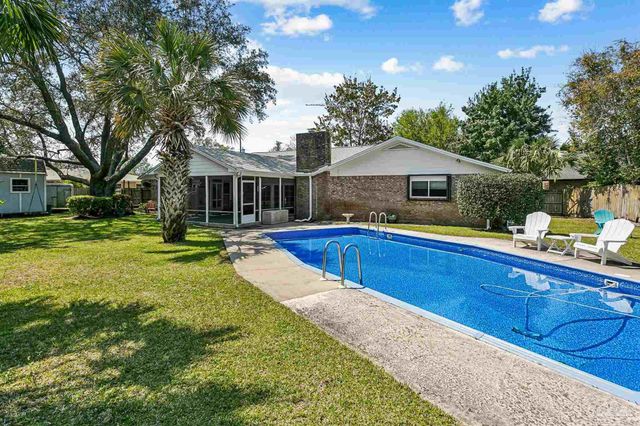 424 Dracena Way, Gulf Breeze, FL 32561