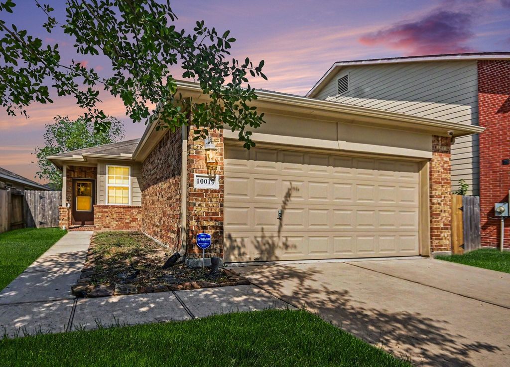 10019 Meadow Mill Forest Lane, Houston, TX 77044