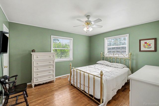 4497 Sunnymead Avenue, Burton, MI 48519