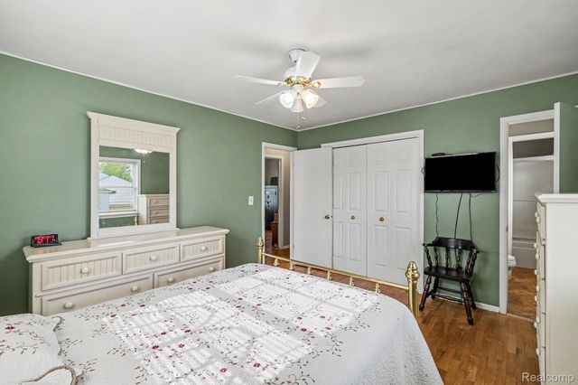 4497 Sunnymead Avenue, Burton, MI 48519