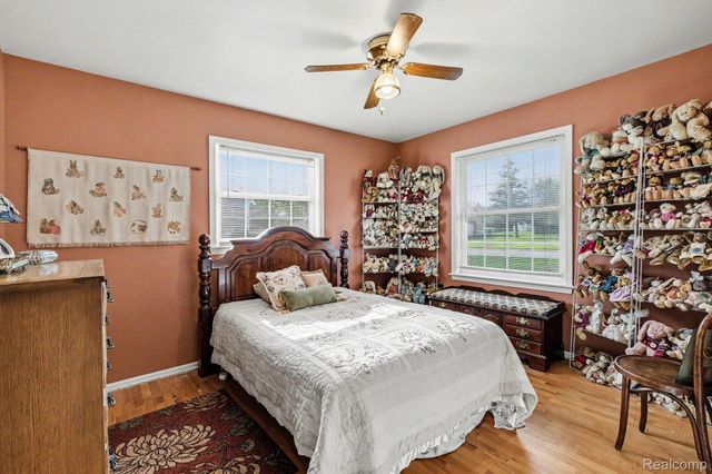 4497 Sunnymead Avenue, Burton, MI 48519