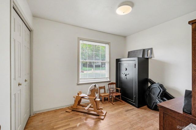 4497 Sunnymead Avenue, Burton, MI 48519