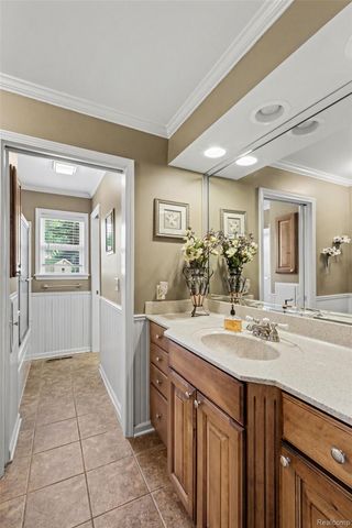 4497 Sunnymead Avenue, Burton, MI 48519