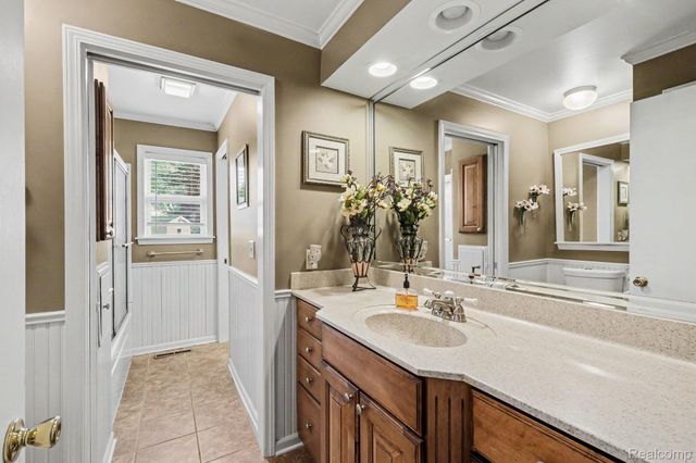 4497 Sunnymead Avenue, Burton, MI 48519