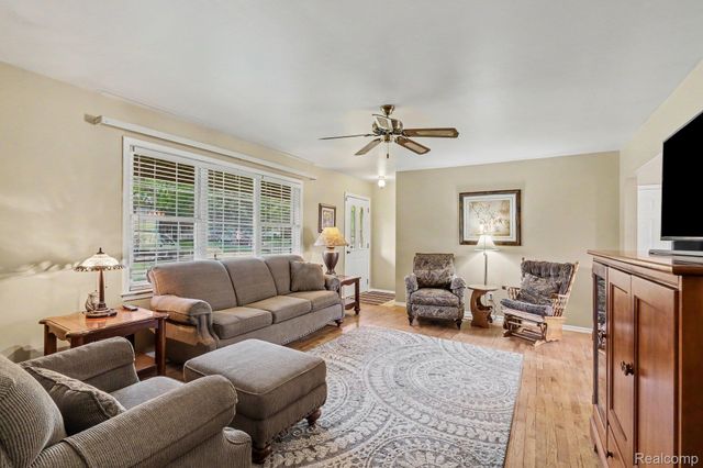 4497 Sunnymead Avenue, Burton, MI 48519