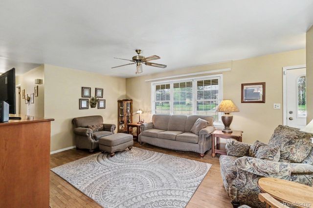 4497 Sunnymead Avenue, Burton, MI 48519