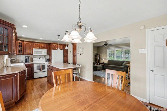 4497 Sunnymead Avenue, Burton, MI 48519