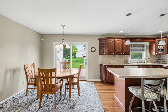 4497 Sunnymead Avenue, Burton, MI 48519