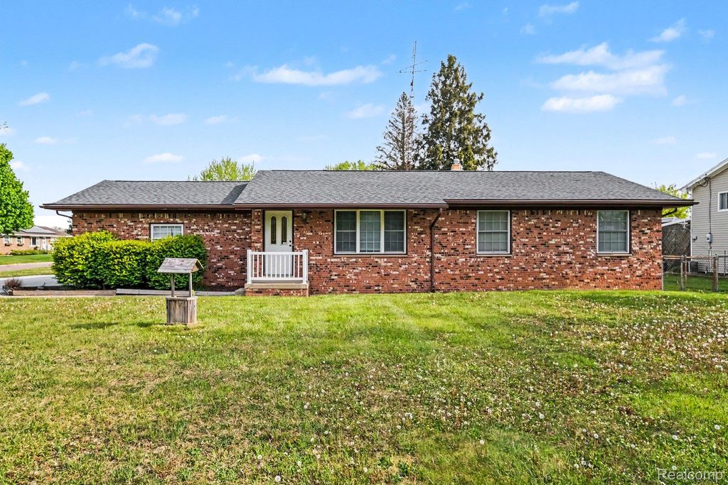 4497 Sunnymead Avenue, Burton, MI 48519
