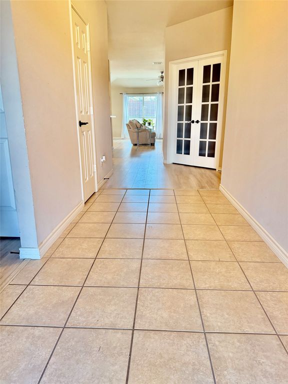 7028 Seton Hall Drive, Fort Worth, TX 76120 — photo 4