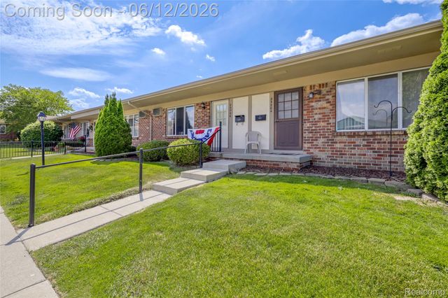 25204 Franklin Terrace, South Lyon, MI 48178