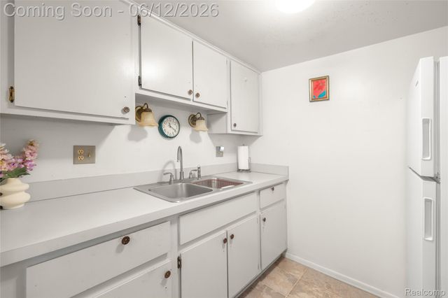 25204 Franklin Terrace, South Lyon, MI 48178
