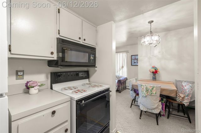 25204 Franklin Terrace, South Lyon, MI 48178