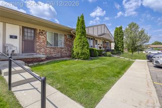 25204 Franklin Terrace, South Lyon, MI 48178