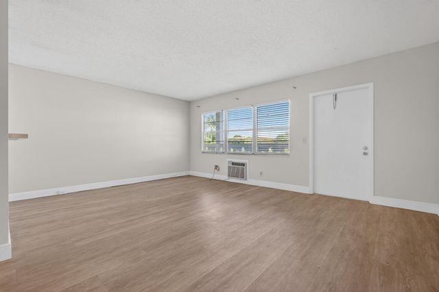 20 Dorset A, Boca Raton, FL 33434