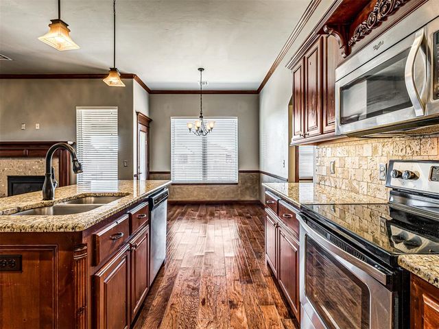 801 S Avery Drive, Moore, OK 73160