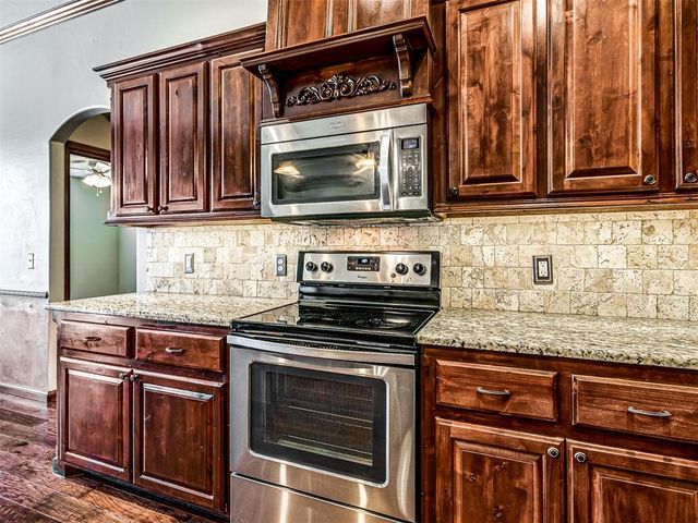 801 S Avery Drive, Moore, OK 73160