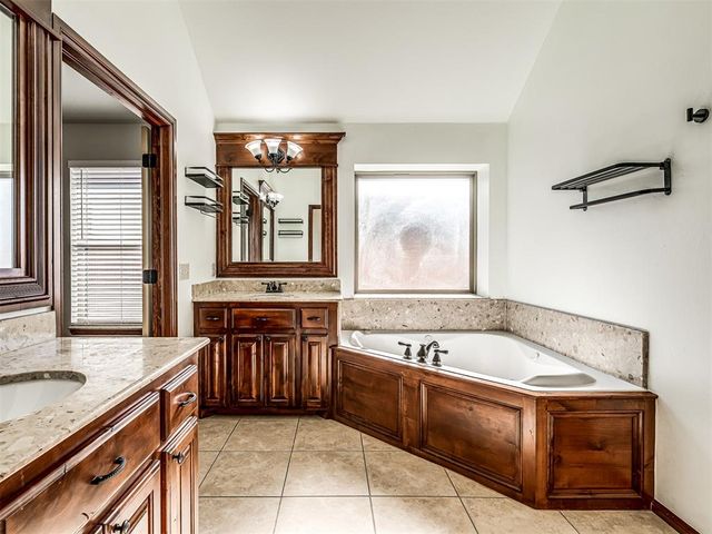 801 S Avery Drive, Moore, OK 73160