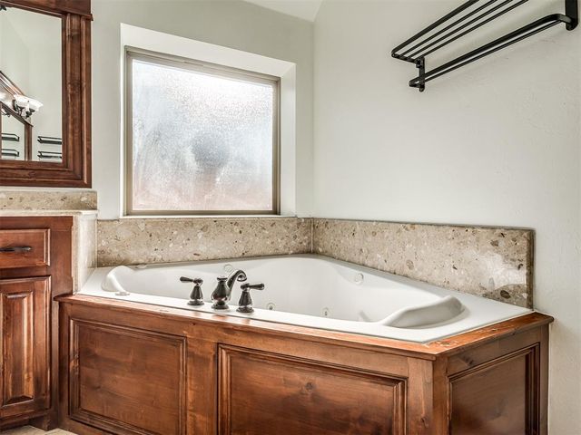 801 S Avery Drive, Moore, OK 73160