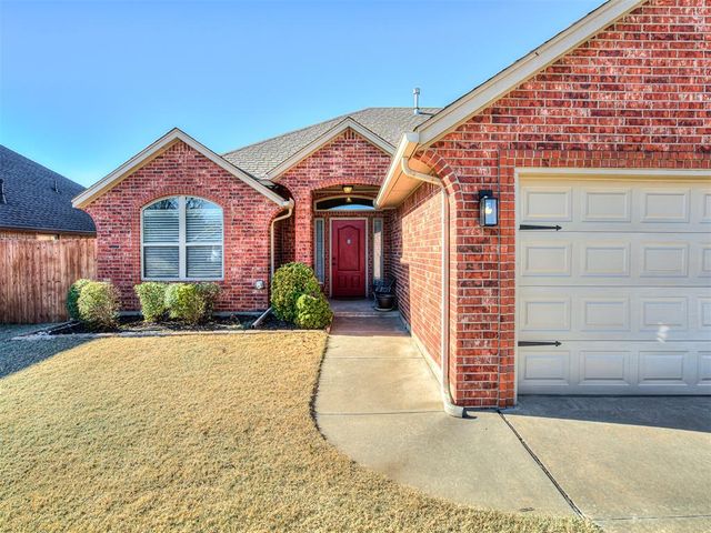 801 S Avery Drive, Moore, OK 73160