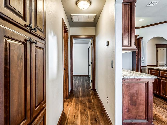 801 S Avery Drive, Moore, OK 73160