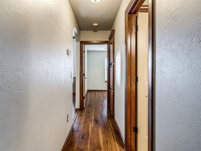 801 S Avery Drive, Moore, OK 73160